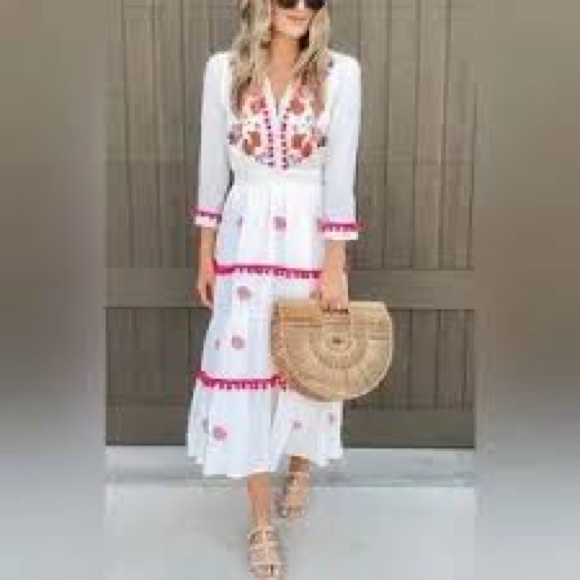 Chicwish Dresses & Skirts - Chicwish embroidered white flower maxi dress Spanish vacation summer S